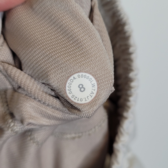Lululemon Hotty Hot II Shorts 8 White - Picture 5 of 6